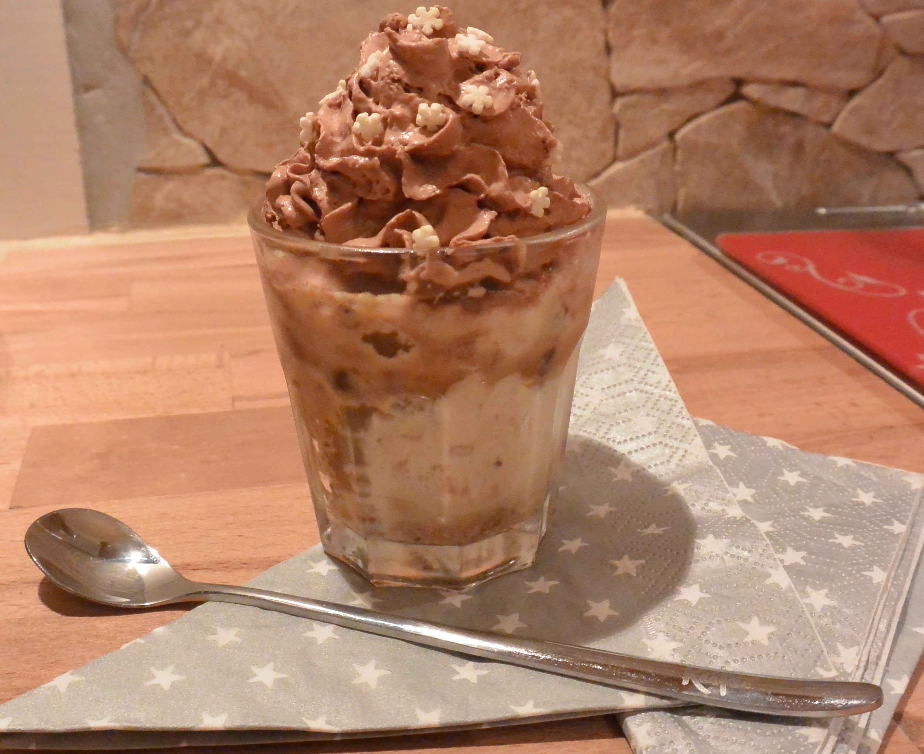 winterliches Dessert im Glas *Mascarpone Zimt Creme an Winterapfel und ...